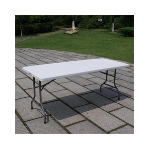 Mesas  no plegables blancas 