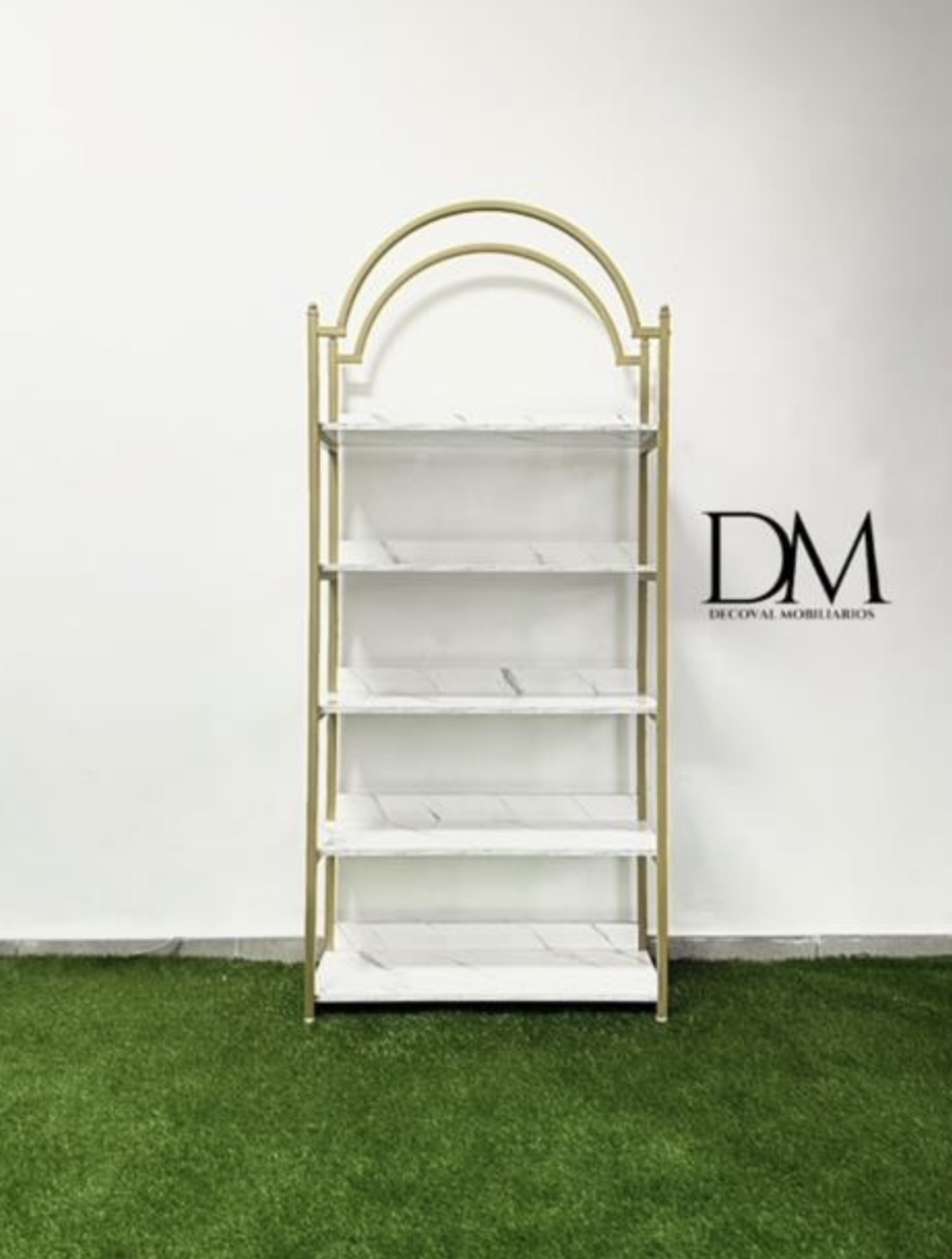 MUEBLE CON REPISAS ELEGANTE